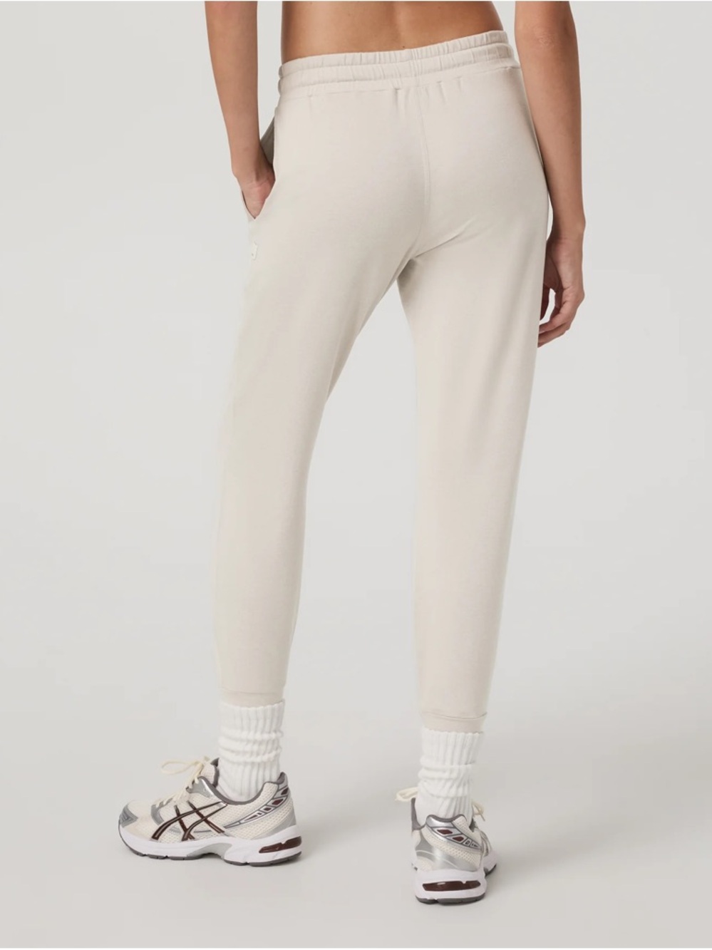 Vuori Women's Sunday Performance Joggers - Picture 2 of 6